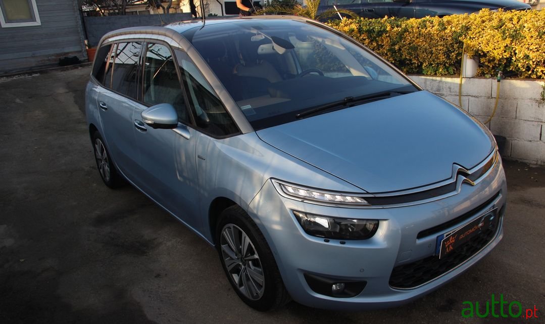 2014' Citroen C4 Grand Picasso photo #3