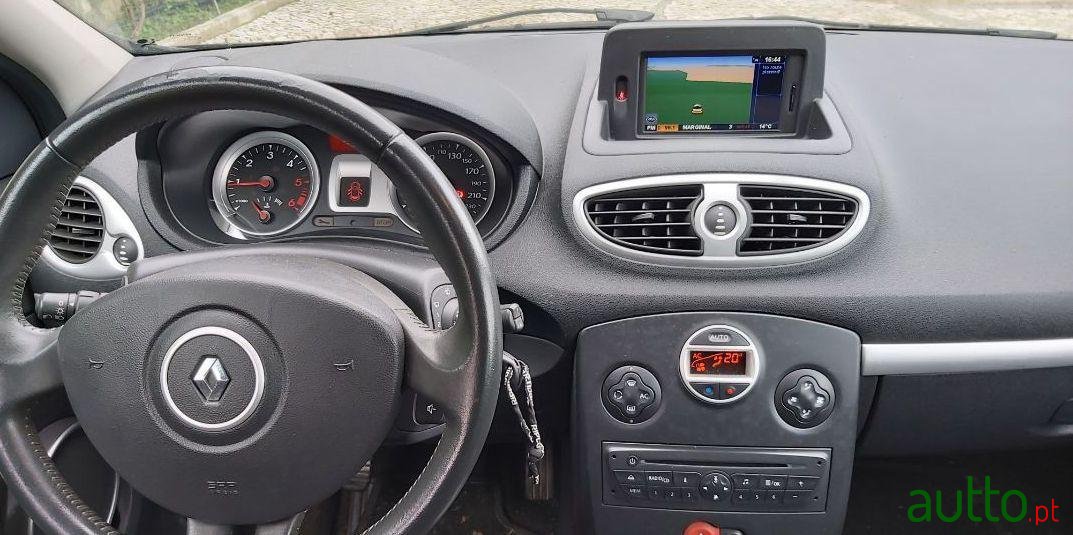 2011' Renault Clio Break photo #3