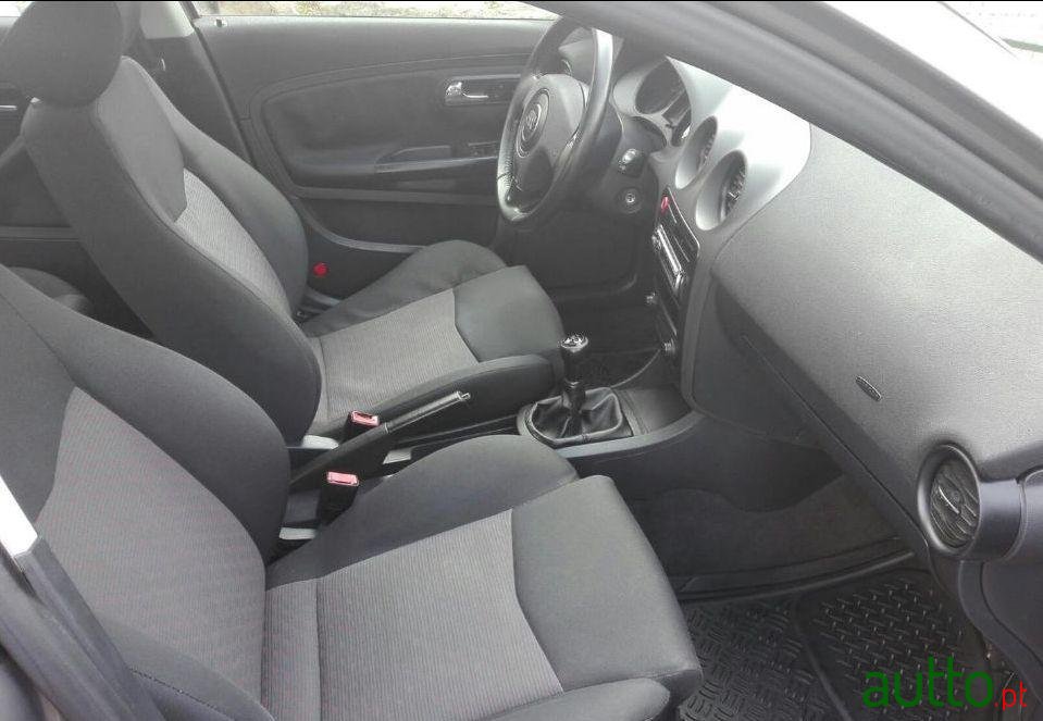 2003' SEAT Ibiza Sport photo #2