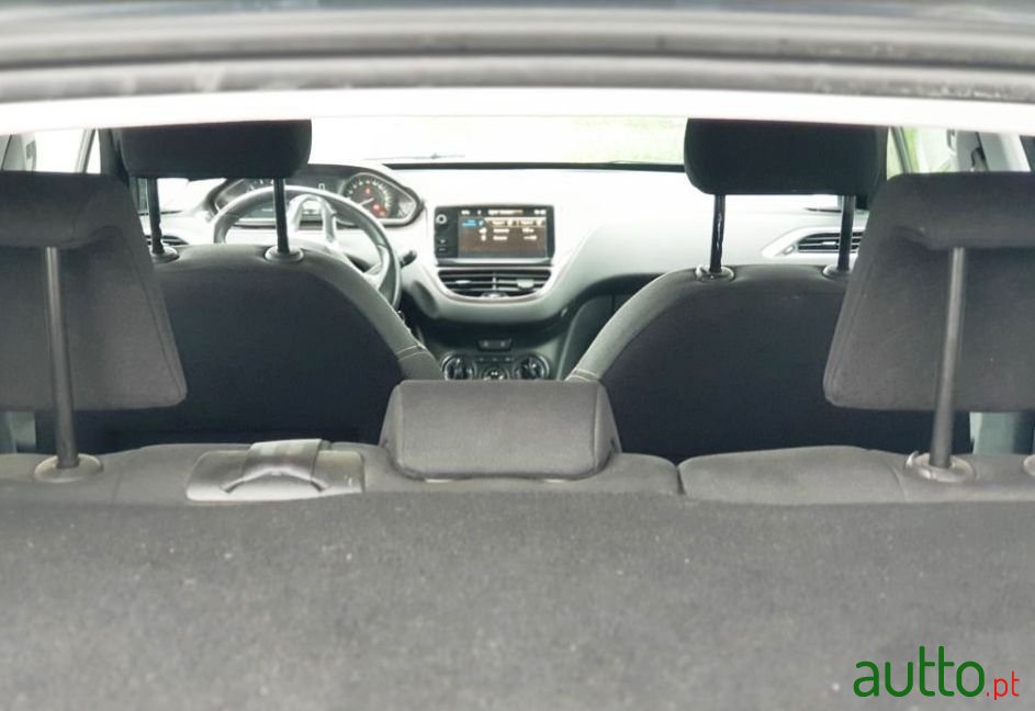 2013' Peugeot 2008 photo #2