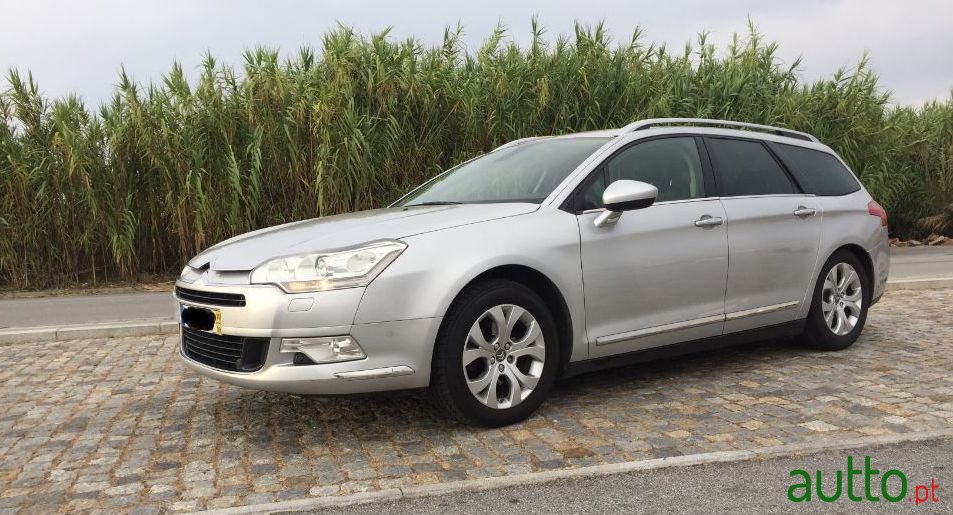 2010' Citroen C5 Tourer photo #3