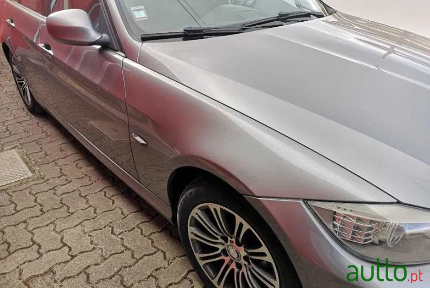 2010' BMW 318 photo #4