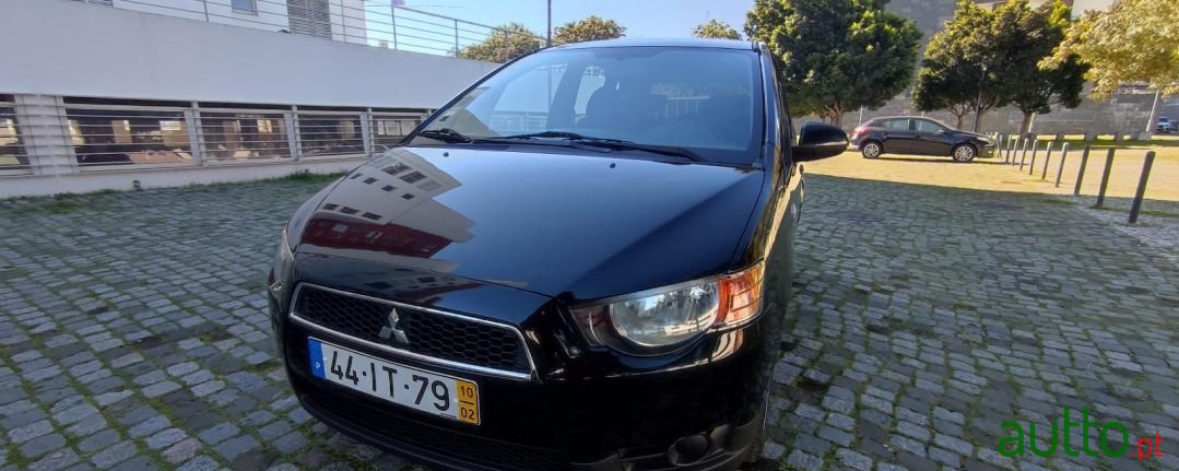 2010' Mitsubishi Colt photo #2