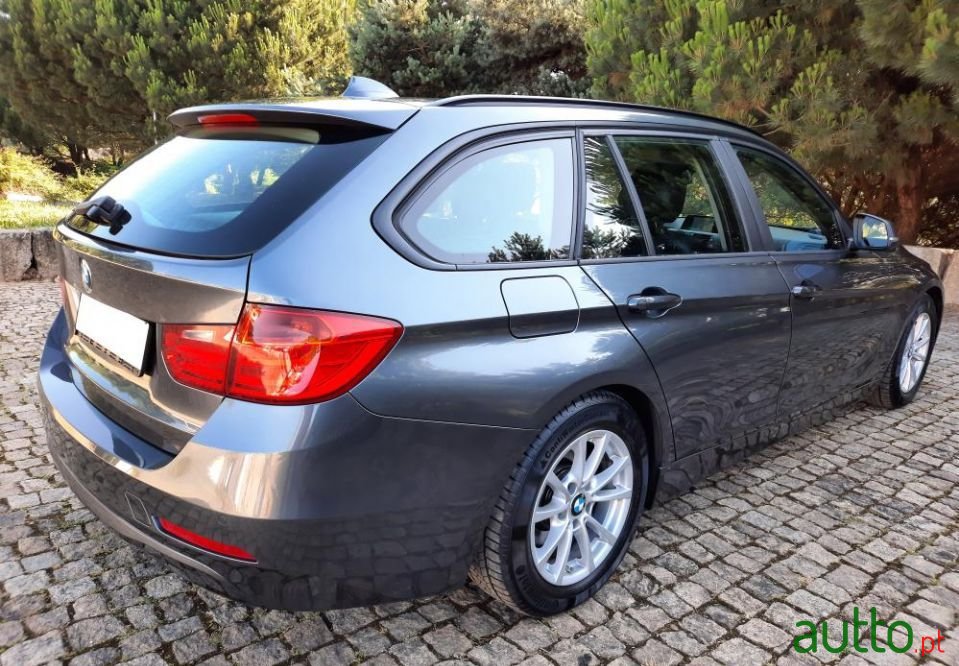 2013' BMW 320 photo #2