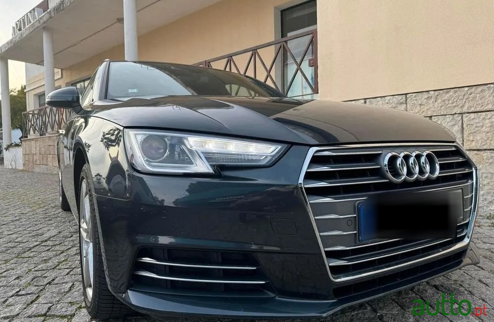 2016' Audi A4 Avant photo #2