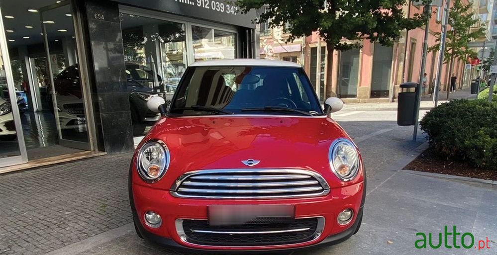 2013' MINI Cooper D photo #2