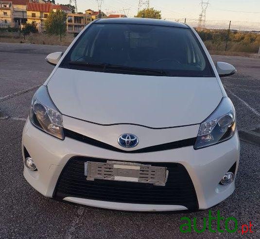 2014' Toyota Yaris photo #2