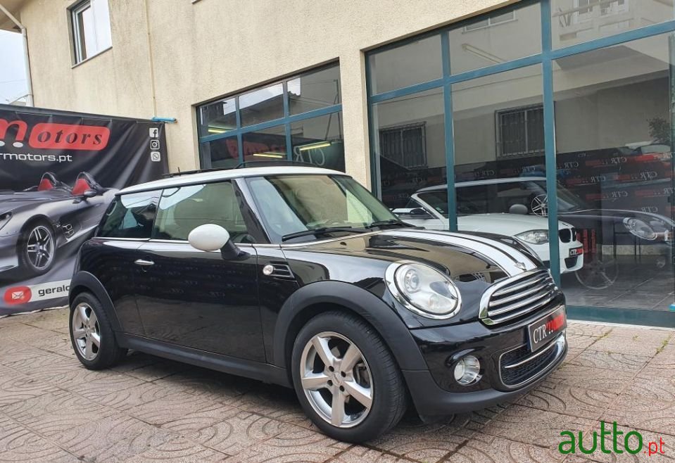 2011' MINI Cooper photo #4