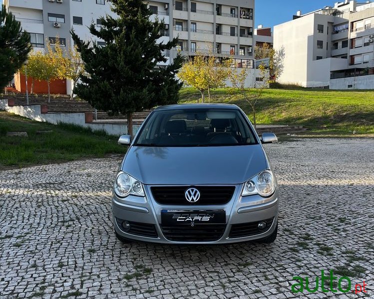 2005' Volkswagen Polo photo #2