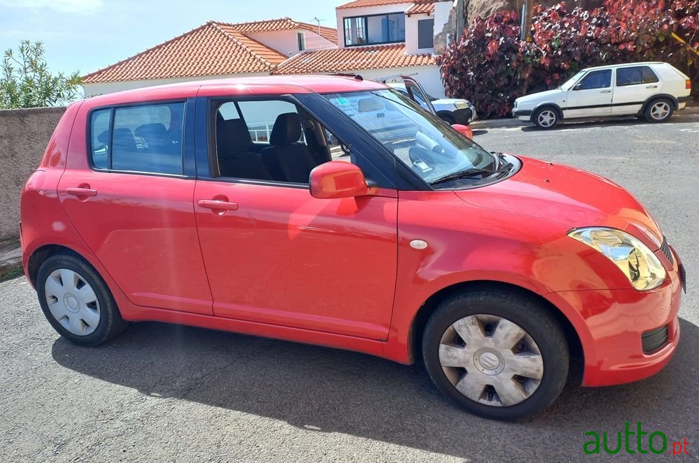 2010' Suzuki Swift 1.3 16V Gl photo #3
