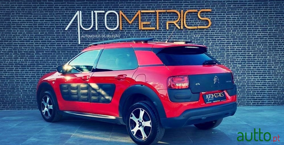 2016' Citroen C4 Cactus 1.2 Puretech Shine photo #3