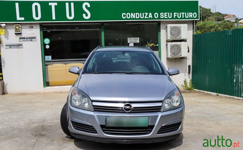 2004' Opel Astra Caravan photo #2