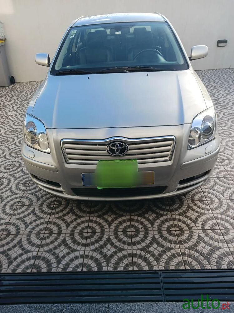 2005' Toyota Avensis photo #2