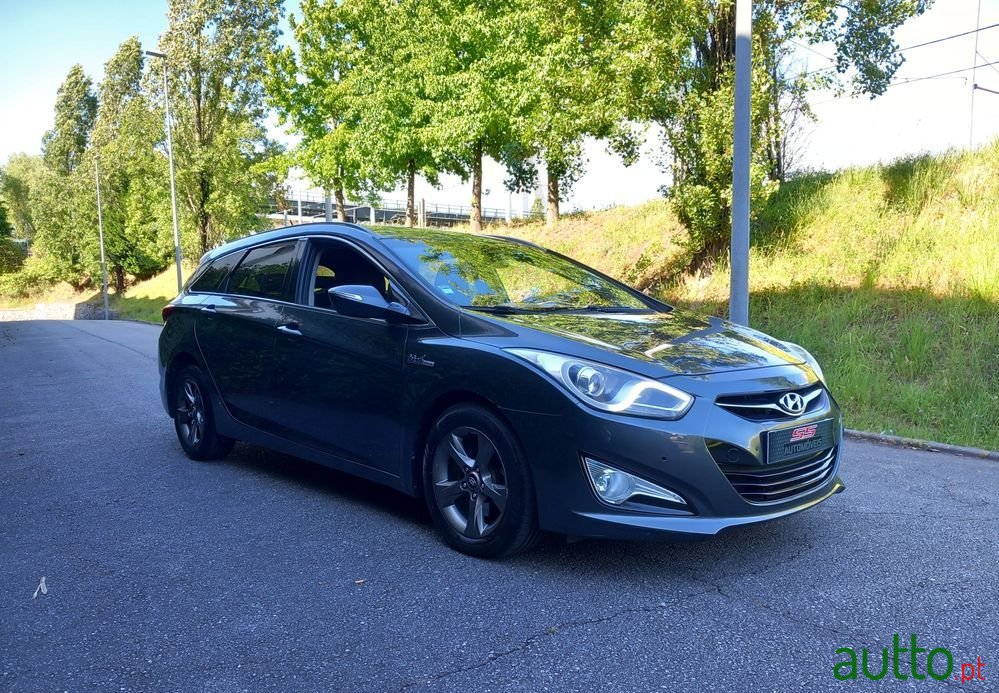 2013' Hyundai i40 Sw photo #2