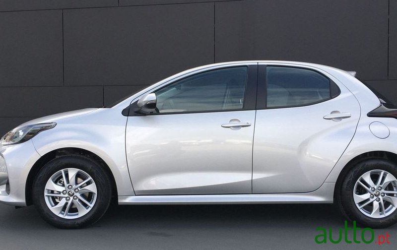 2023' Toyota Yaris photo #3