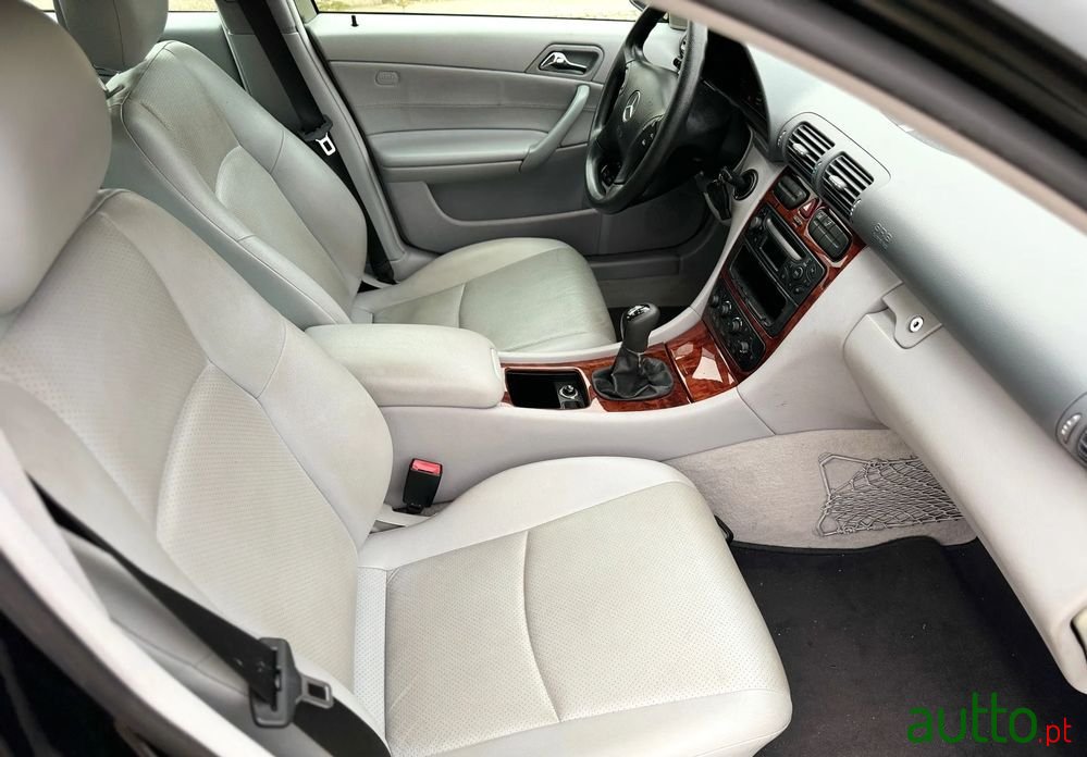 2001' Mercedes-Benz C 200 Classic photo #6