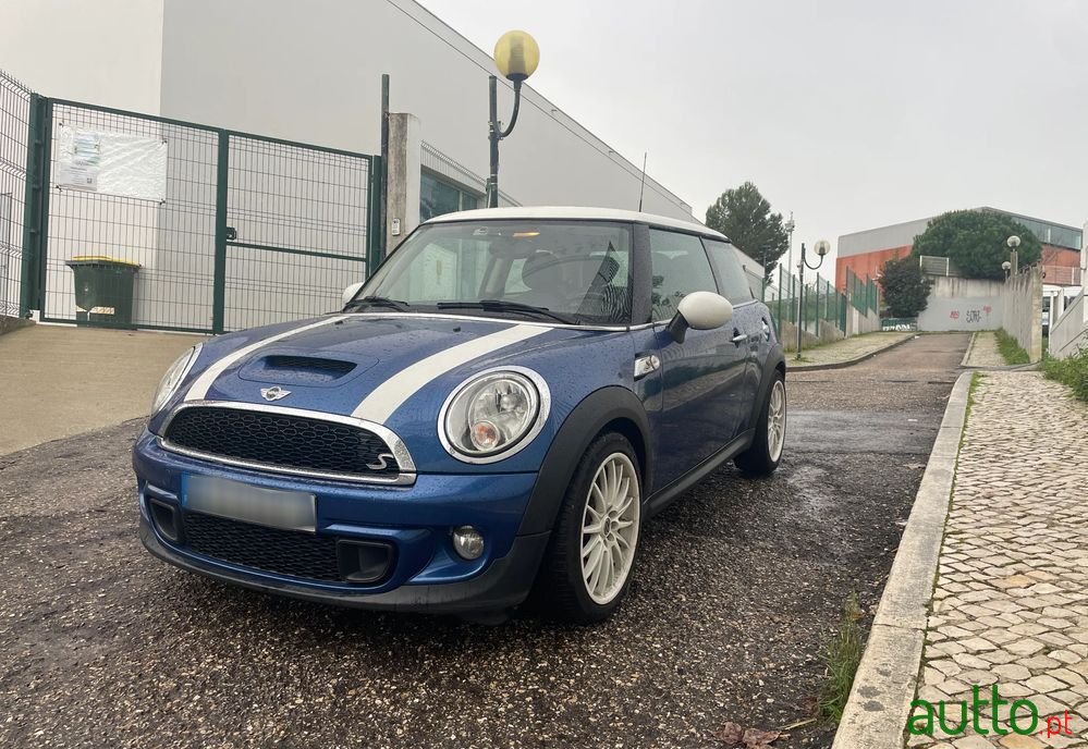 2012' MINI Cooper S Auto photo #2