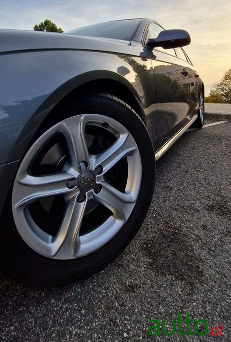 2014' Audi A4 Avant photo #2