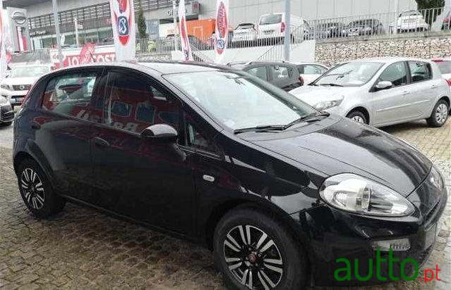 2015' Fiat Punto photo #2