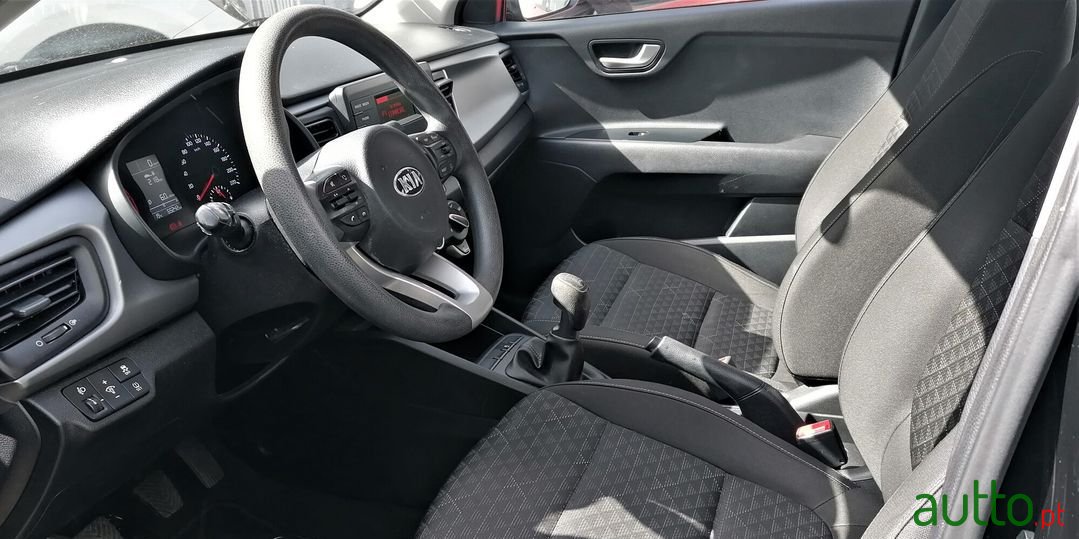 2017' Kia Rio photo #5