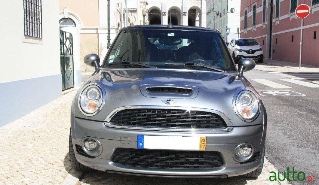 2009' MINI John Cooper Works photo #1