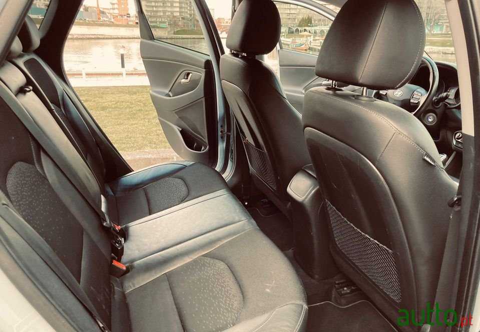 2018' Hyundai i30 Sw photo #5