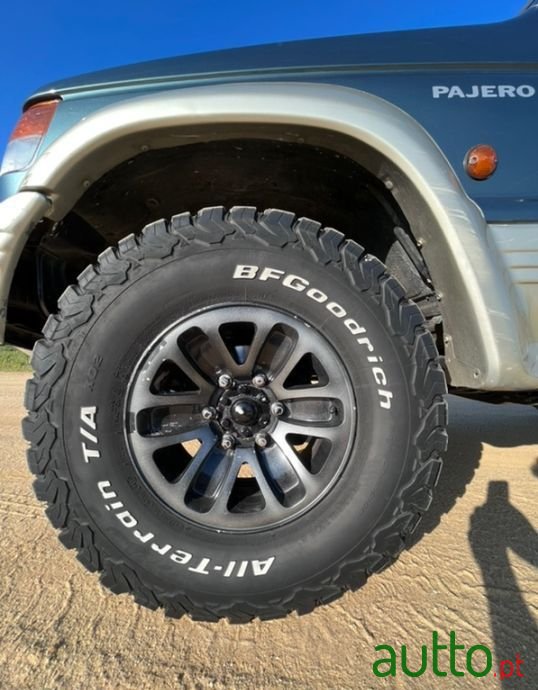 1994' Mitsubishi Pajero photo #5