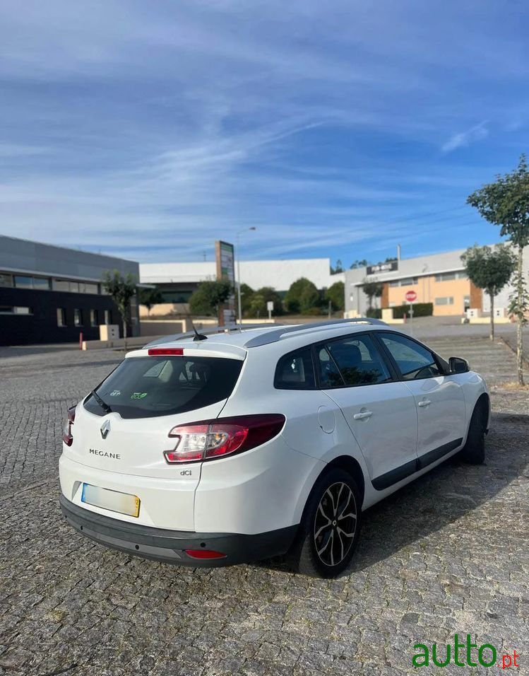 2012' Renault Megane Sport Tourer photo #3