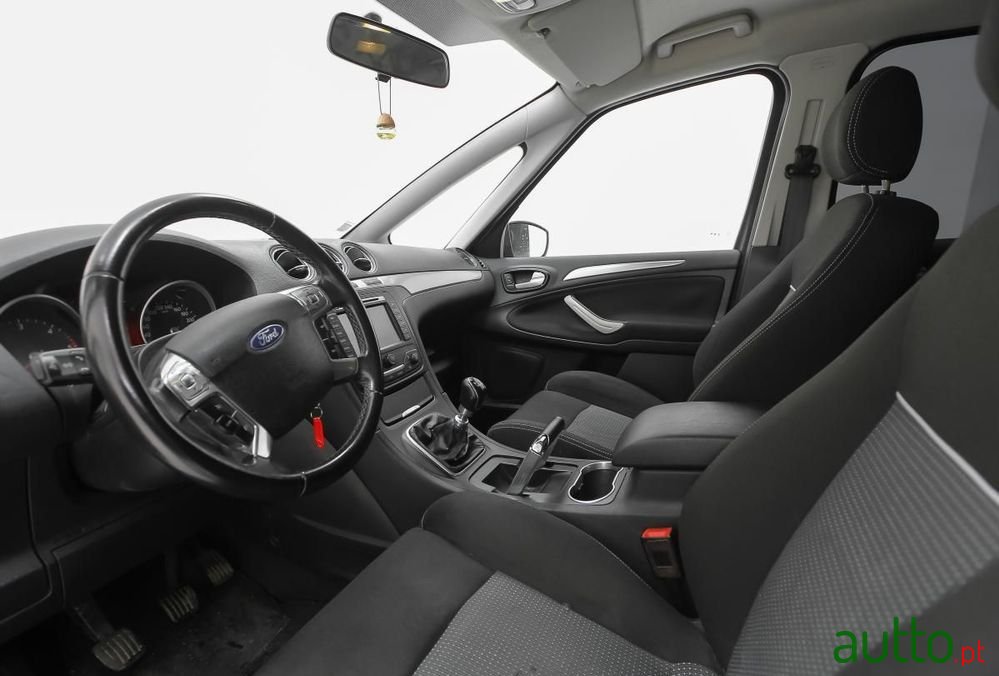 2013' Ford S-Max photo #4