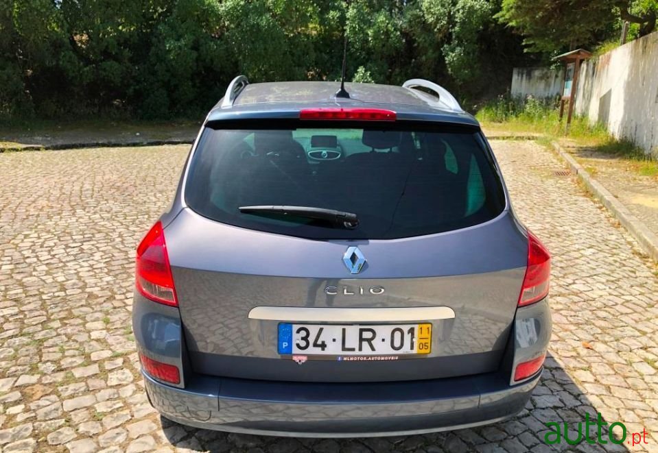 2011' Renault Clio Break photo #5