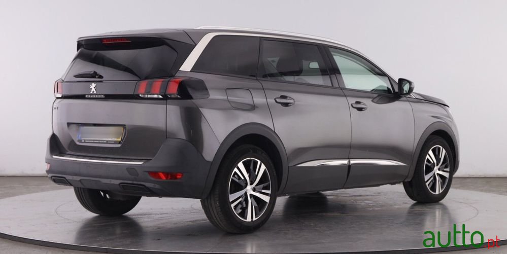 2019' Peugeot 5008 photo #5