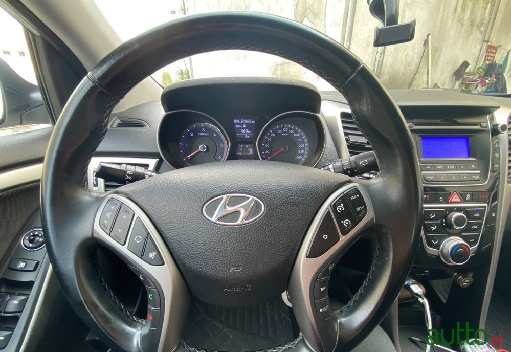 2017' Hyundai i30 Cw photo #6