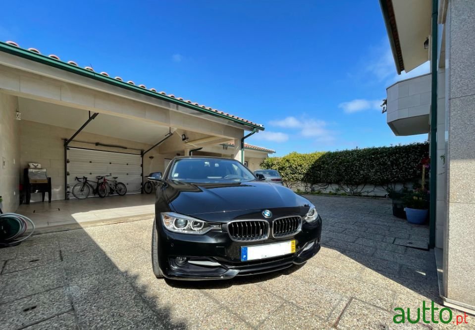 2015' BMW 318 photo #1