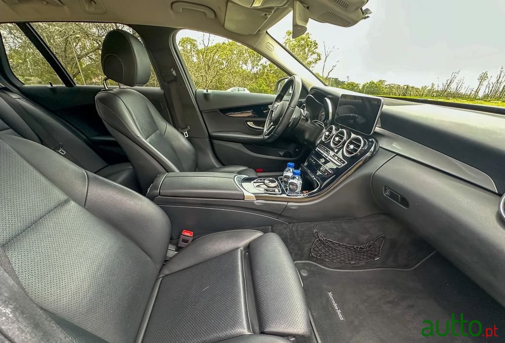 2019' Mercedes-Benz Classe C photo #3