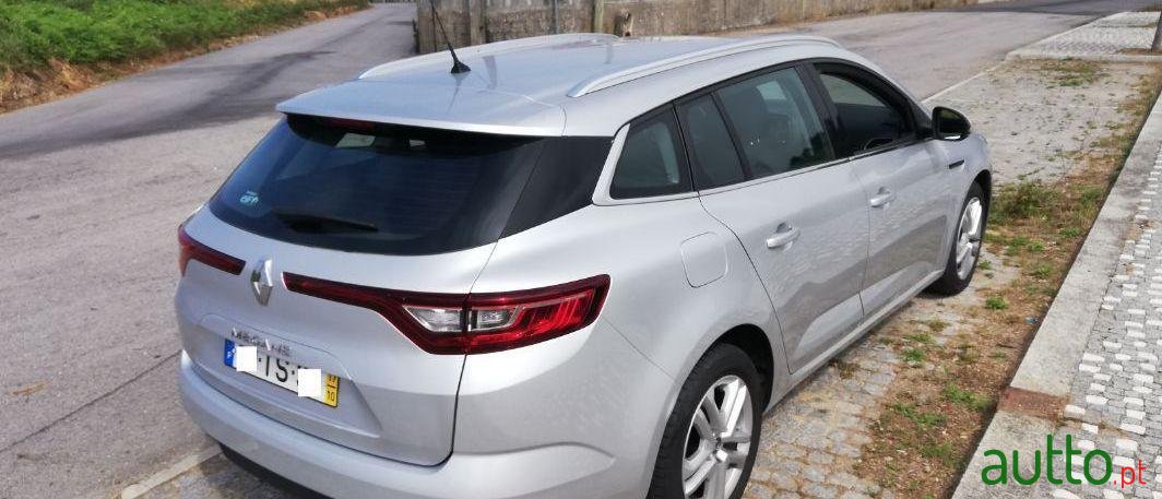 2017' Renault Megane Sport Tourer Nacional photo #3