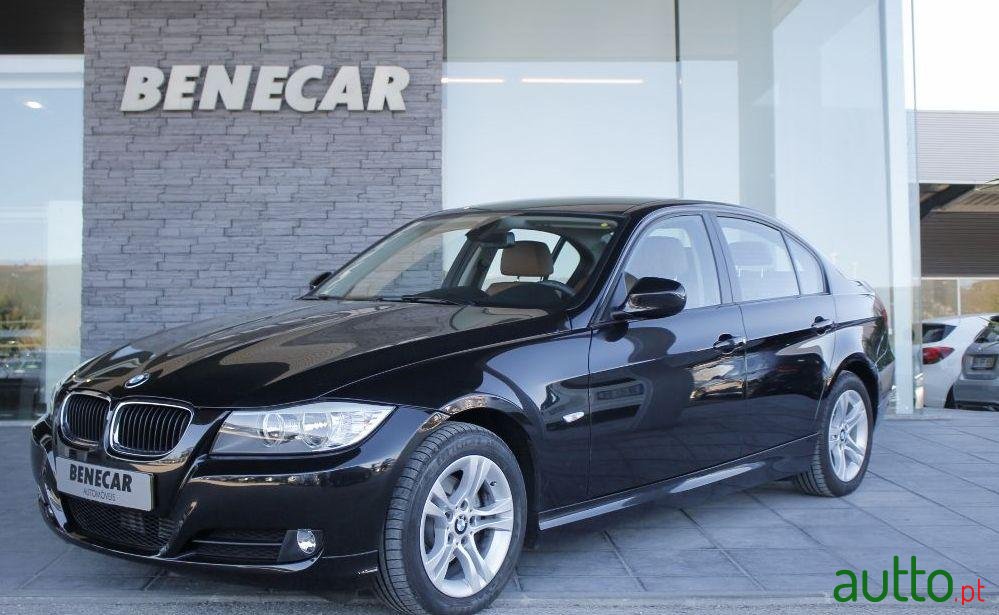 2011' BMW 318 D Navigation photo #1