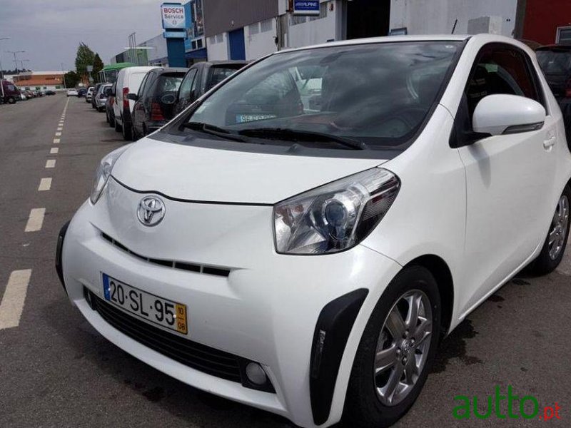 2010' Toyota iQ 1.4 D-4D 2 Ep+Navi+Bluetooth photo #2