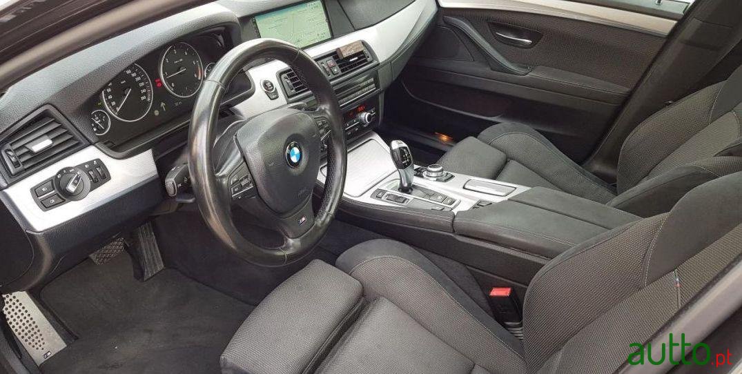 2013' BMW 520 Pack M photo #3