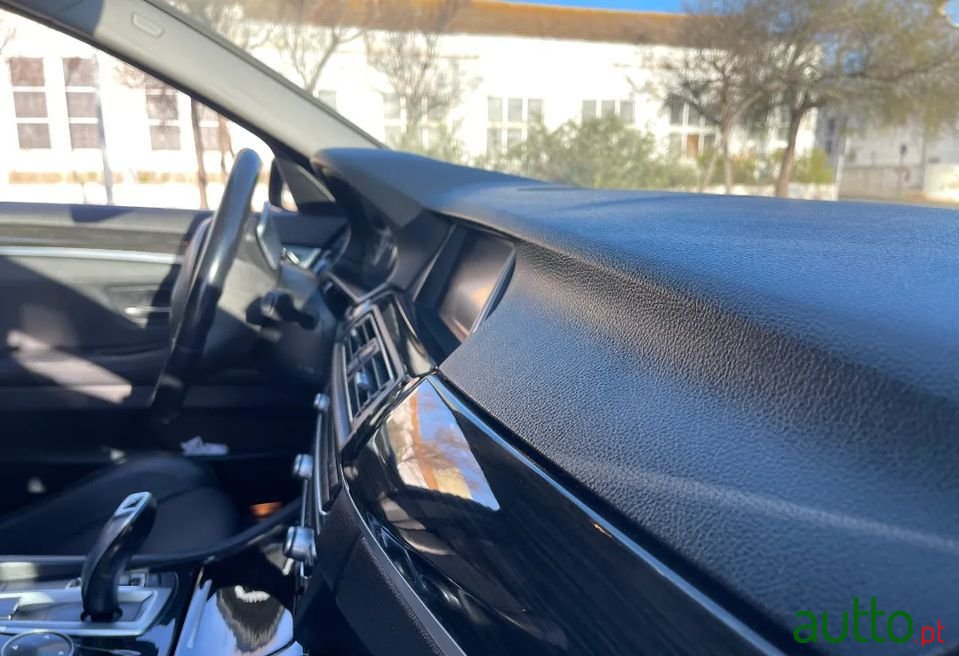 2014' BMW 520 photo #5