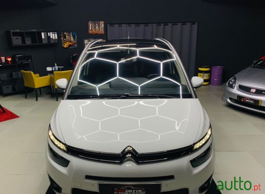 2015' Citroen C4 Grand Picasso photo #5