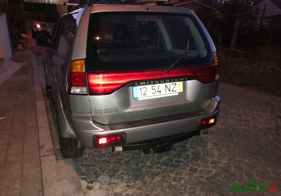 1999' Mitsubishi Pajero photo #2