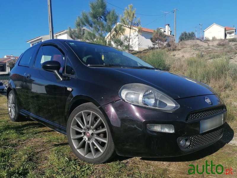 2013' Fiat Punto Evo photo #1