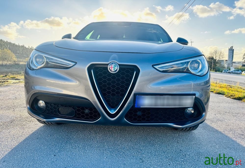 2018' Alfa Romeo Stelvio photo #3