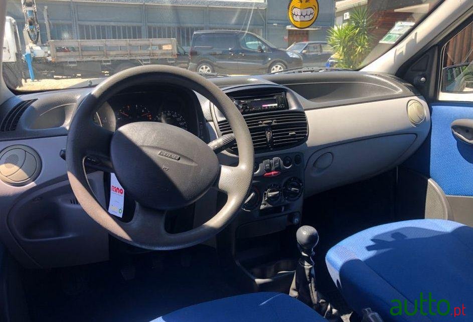 2001' Fiat Punto photo #3