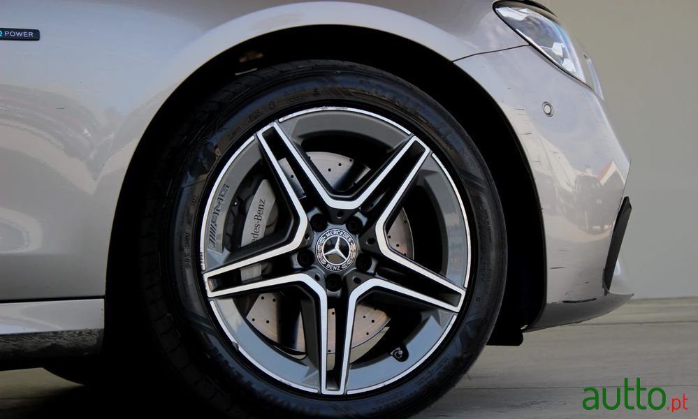 2021' Mercedes-Benz Classe E De Amg Line photo #4