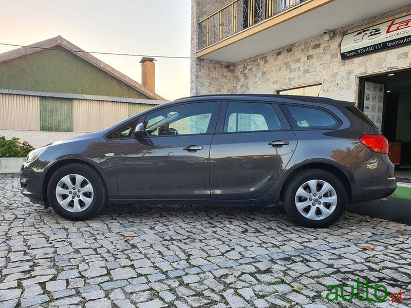 2014' Opel Astra Sports Tourer photo #4