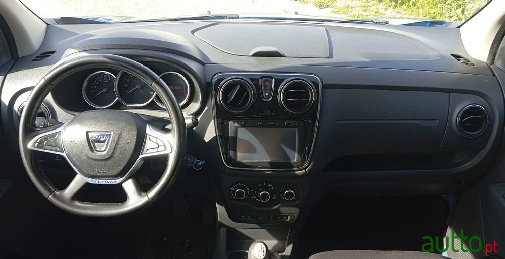 2018' Dacia Lodgy photo #5