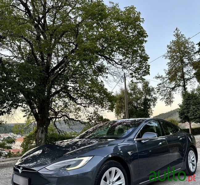 2018' Tesla Model S Standard Range photo #3