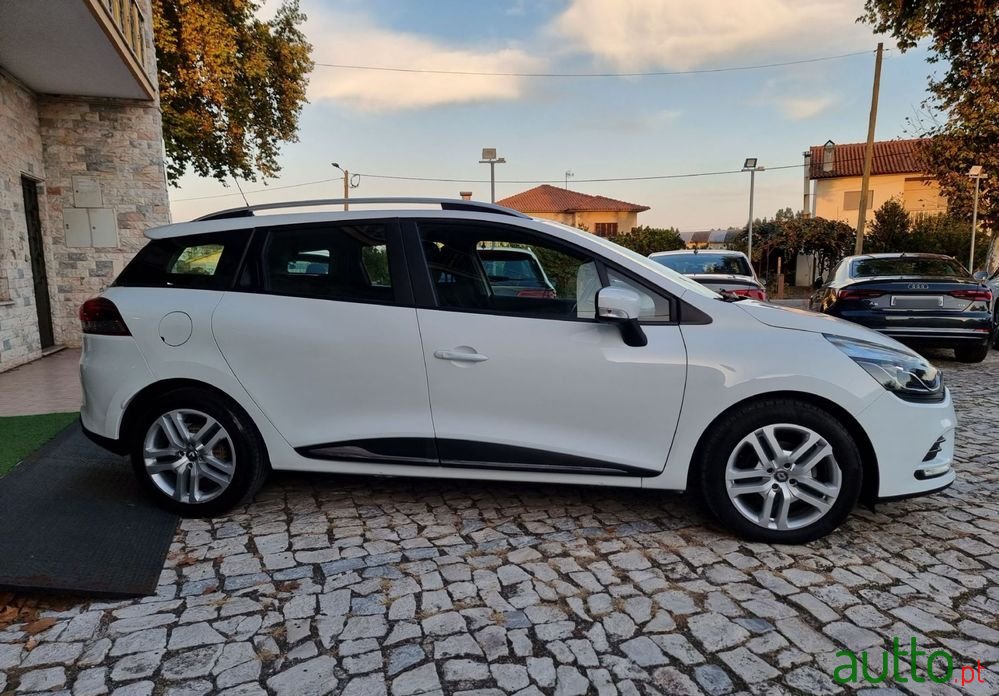 2018' Renault Clio Sport Tourer photo #5