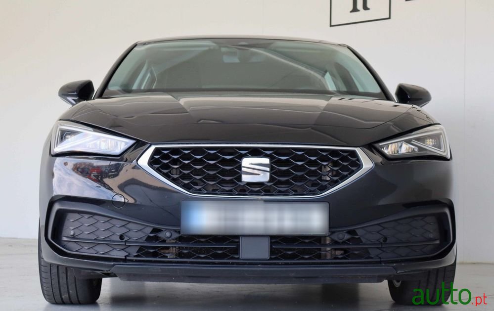 2023' SEAT Leon 1.0 Tsi Style photo #2